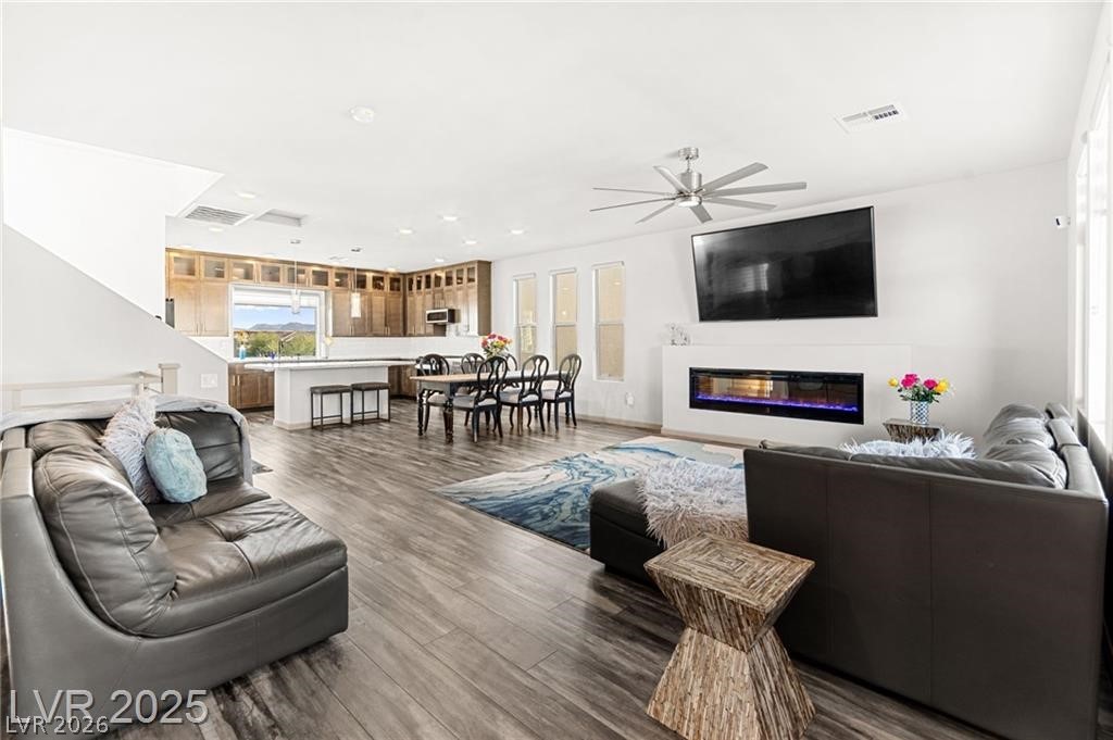 8011 Haywood Estate Avenue Las Vegas NV 89113