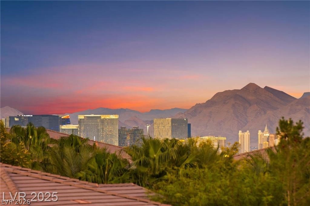 8011 Haywood Estate Avenue Las Vegas NV 89113
