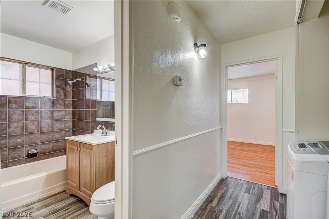 5724 Idle Avenue Las Vegas NV 89107