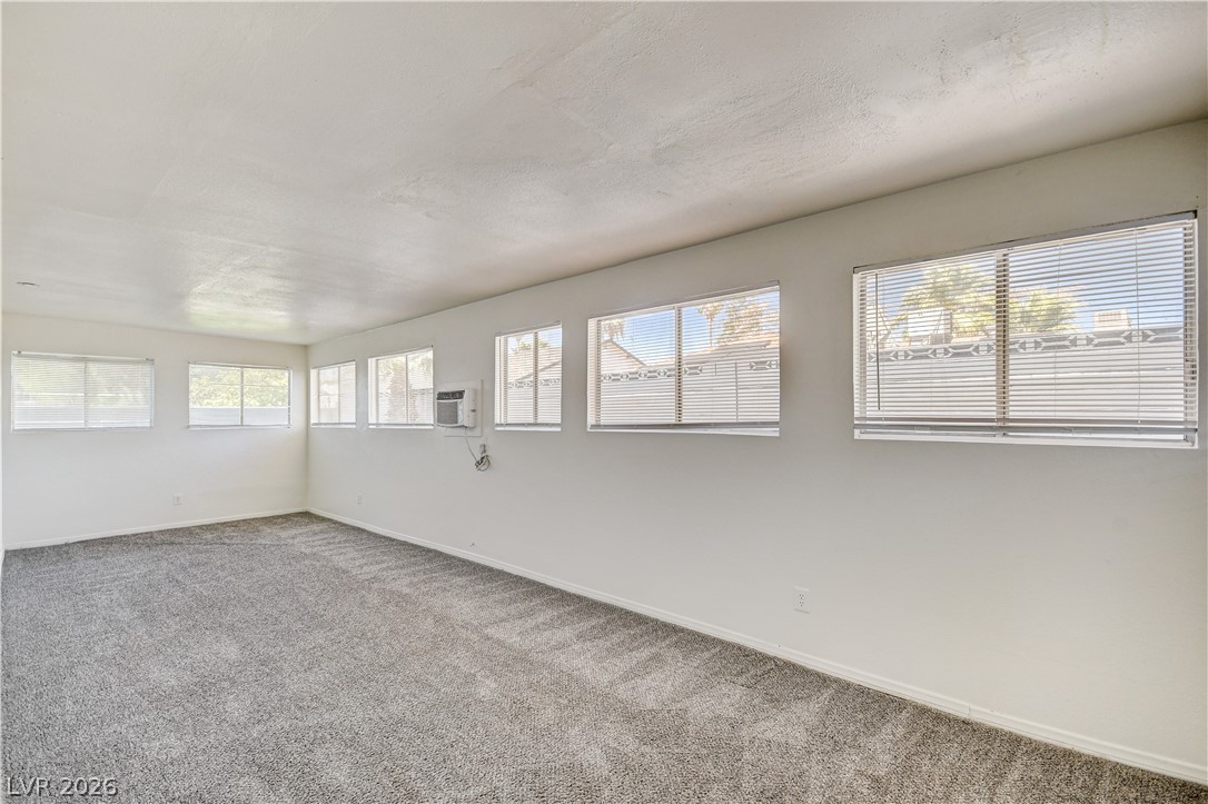 5724 Idle Avenue Las Vegas NV 89107