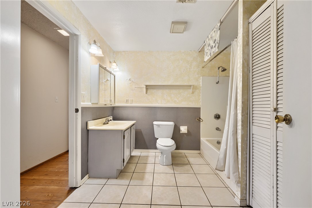 6832 Suncrest Avenue Las Vegas NV 89156