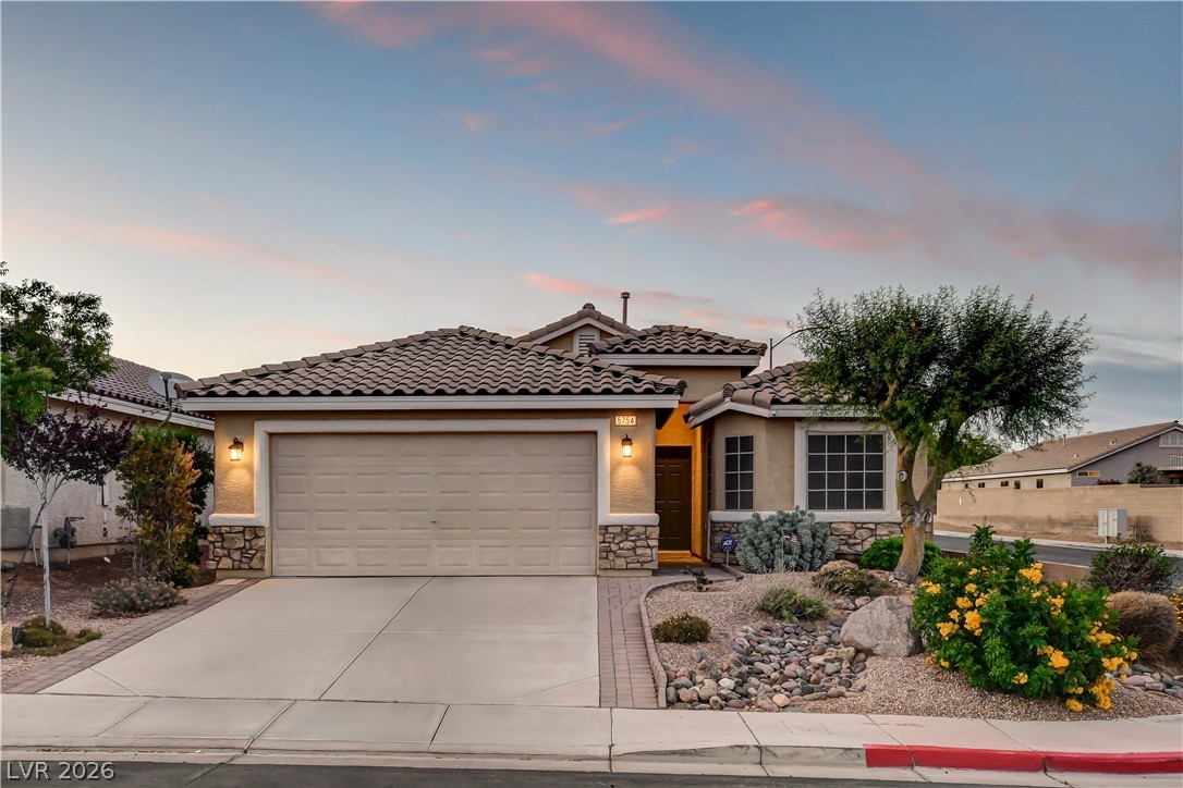 5754 Lewis Falls Avenue Las Vegas NV 89139