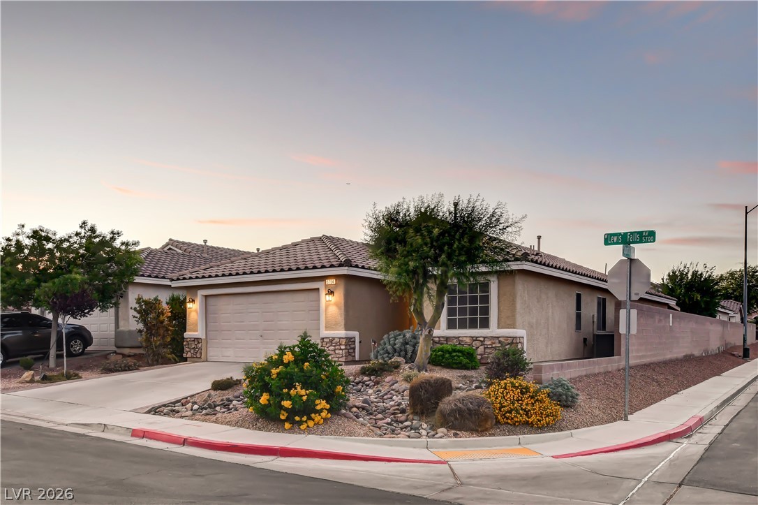 5754 Lewis Falls Avenue Las Vegas NV 89139
