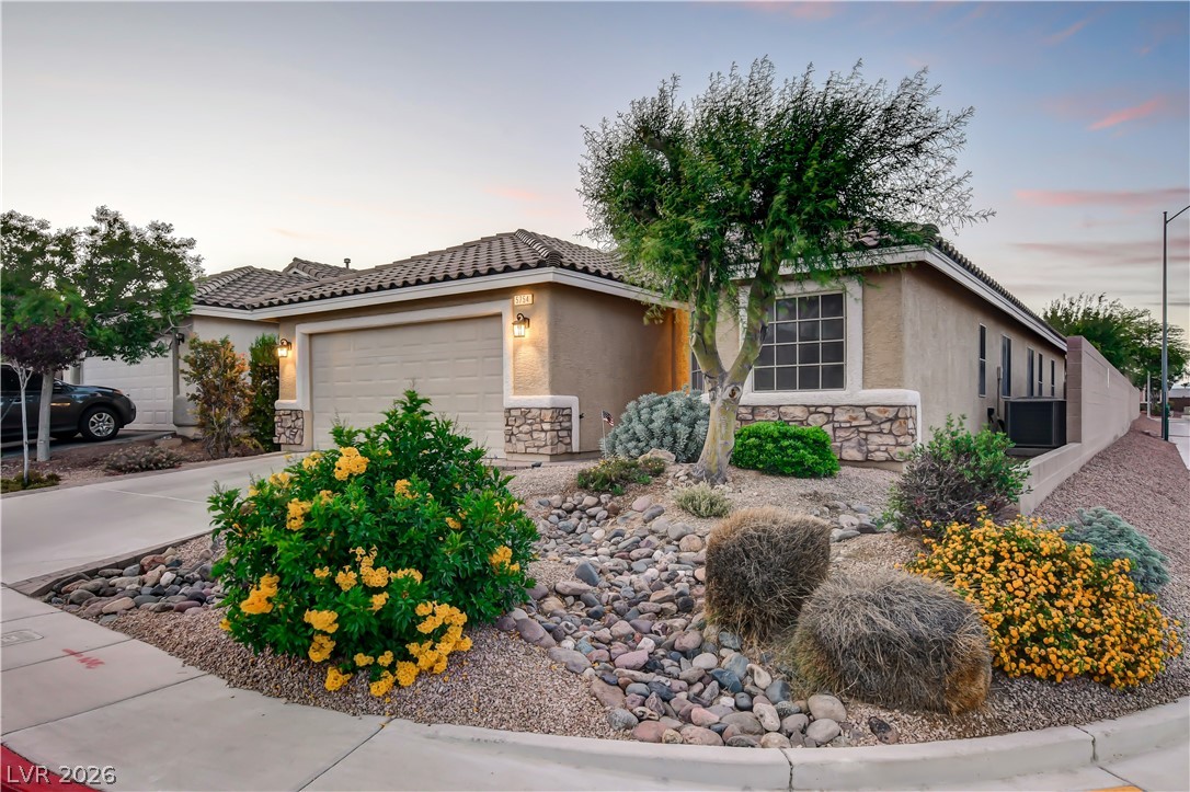 5754 Lewis Falls Avenue Las Vegas NV 89139