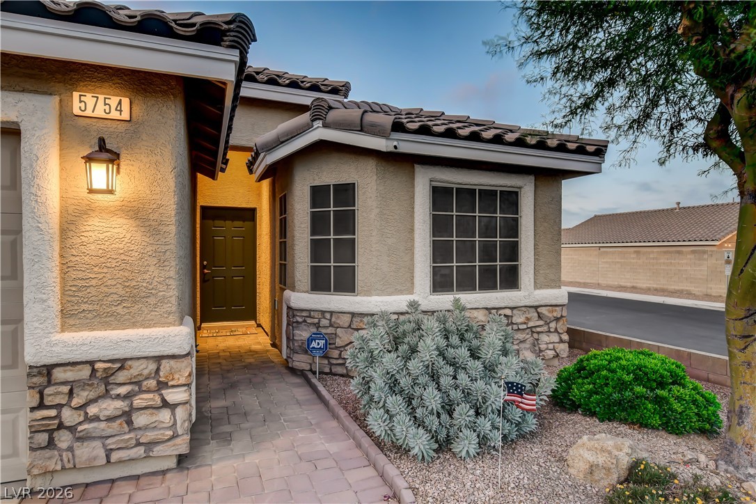 5754 Lewis Falls Avenue Las Vegas NV 89139