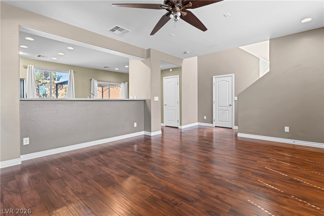 8396 Waylon Avenue Las Vegas NV 89178