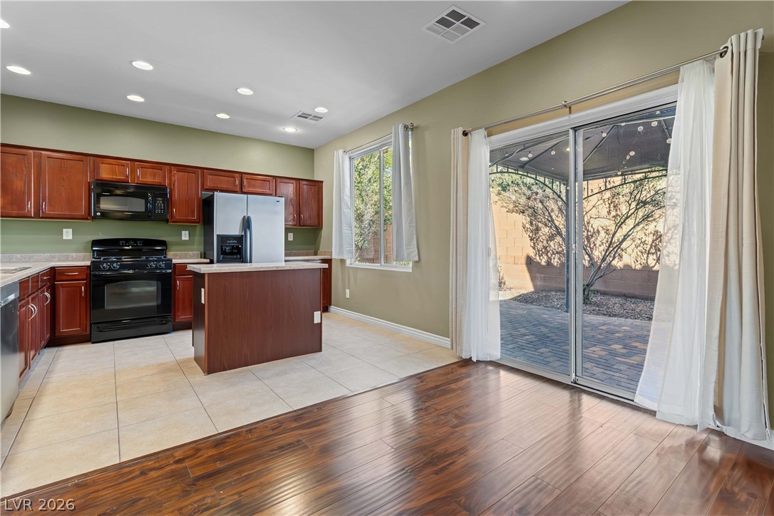 8396 Waylon Avenue Las Vegas NV 89178