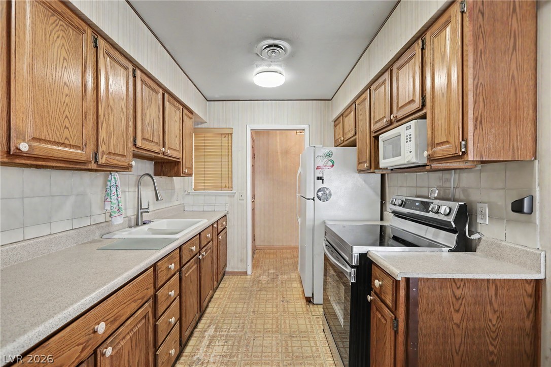 1949 Randa Lane Las Vegas NV 89104