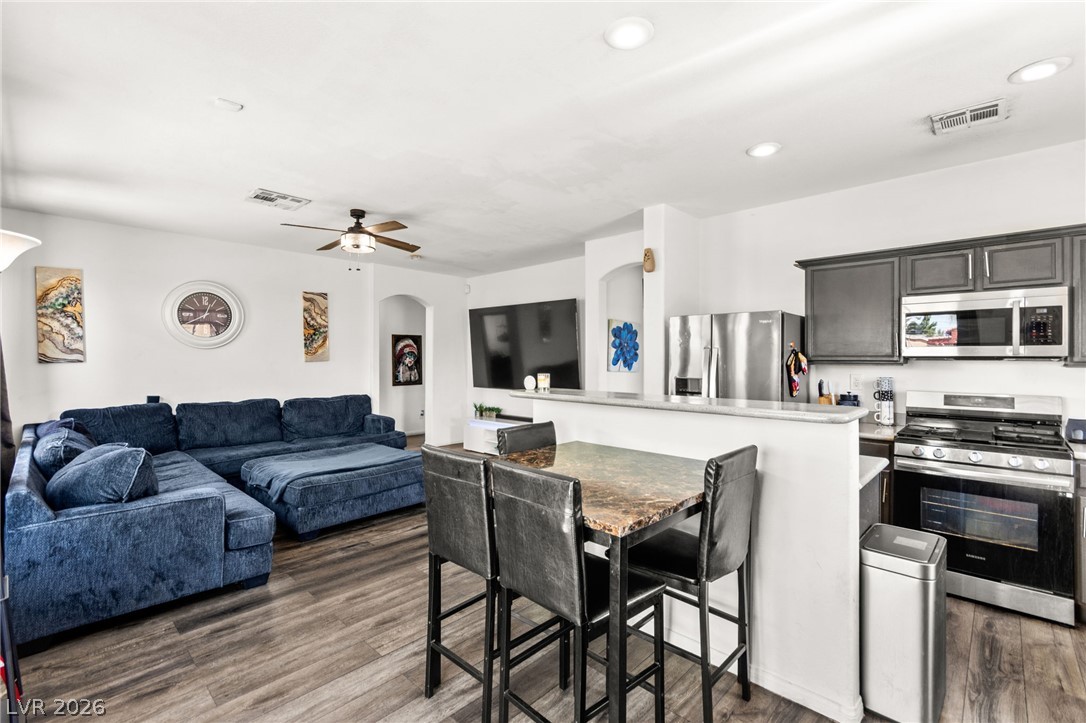 2142 Seattle Shore Street Las Vegas NV 89115