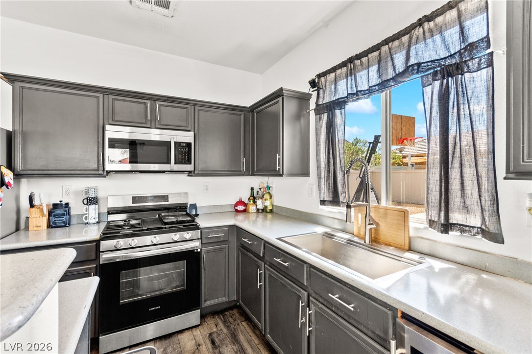2142 Seattle Shore Street Las Vegas NV 89115