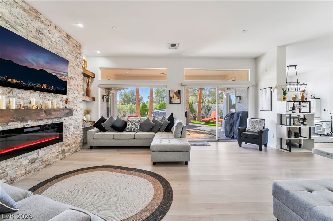 10001 Cresent Creek Drive Las Vegas NV 89134