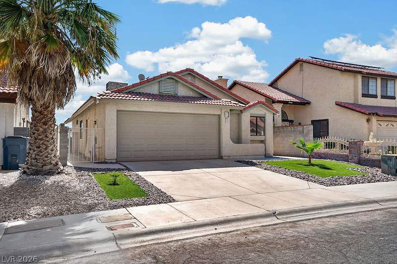 2521 Charteroak Street Las Vegas NV 89108