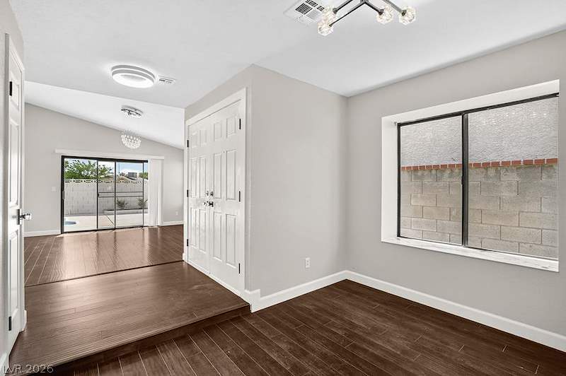 2521 Charteroak Street Las Vegas NV 89108