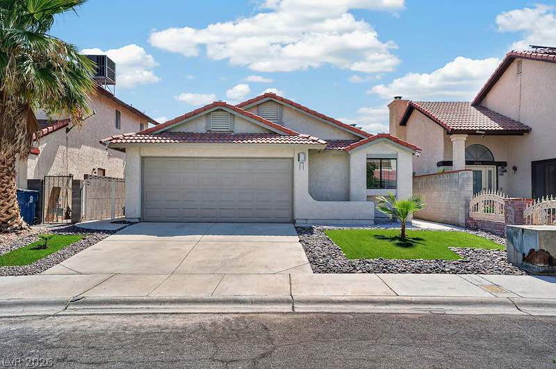 2521 Charteroak Street Las Vegas NV 89108