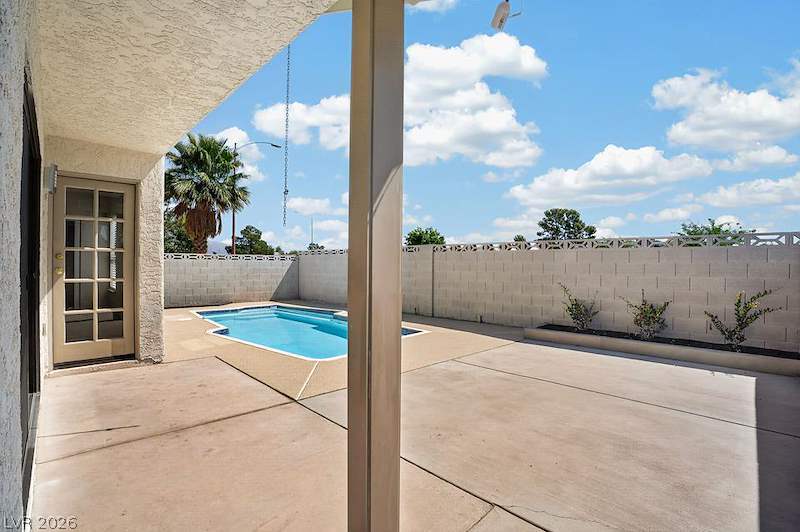 2521 Charteroak Street Las Vegas NV 89108