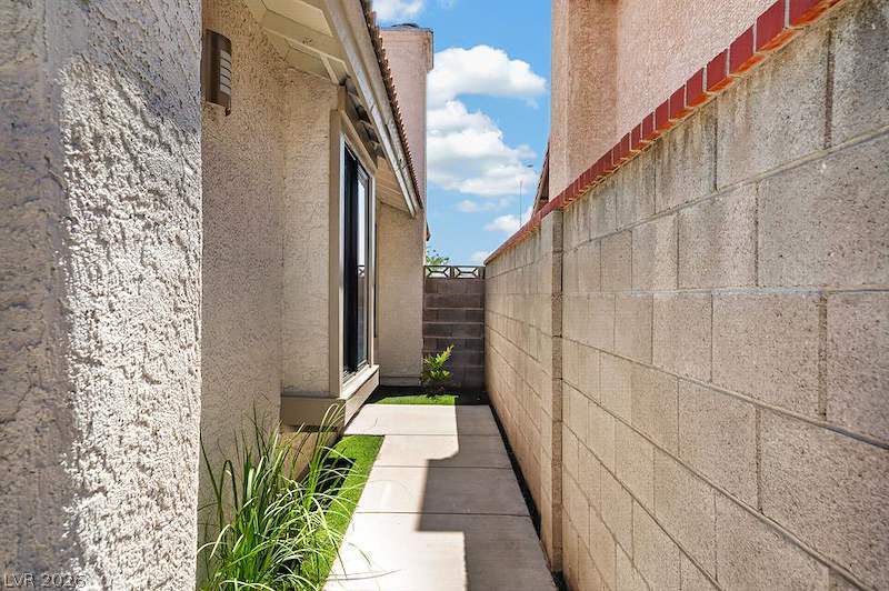 2521 Charteroak Street Las Vegas NV 89108
