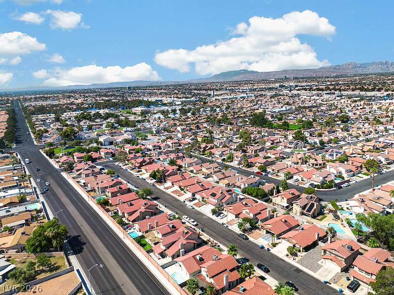 2521 Charteroak Street Las Vegas NV 89108