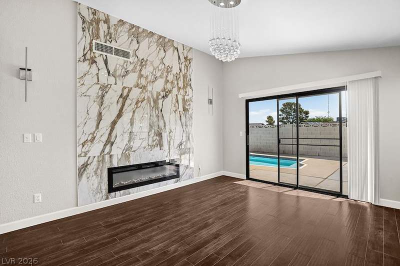 2521 Charteroak Street Las Vegas NV 89108