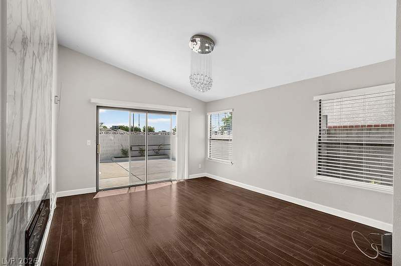 2521 Charteroak Street Las Vegas NV 89108