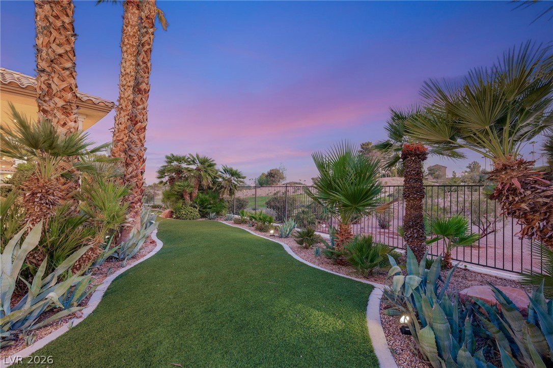 8633 Lakeridge Circle Las Vegas NV 89117