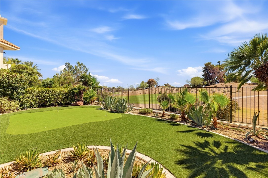 8633 Lakeridge Circle Las Vegas NV 89117