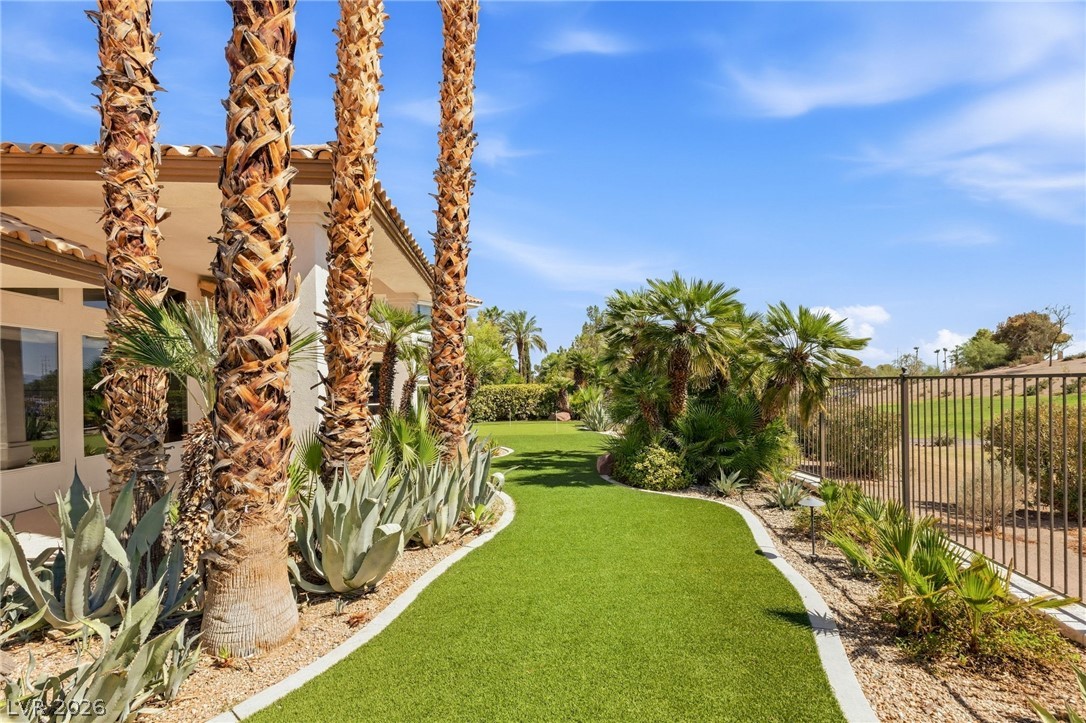 8633 Lakeridge Circle Las Vegas NV 89117