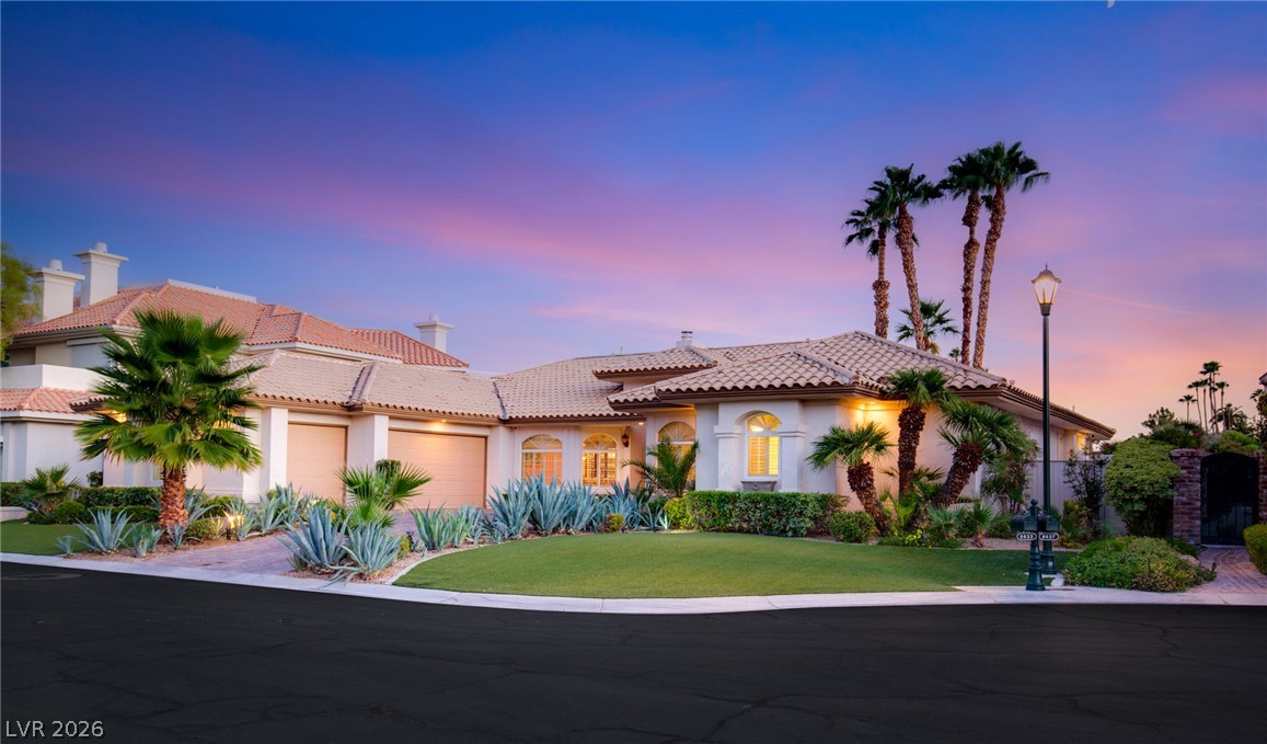 8633 Lakeridge Circle Las Vegas NV 89117