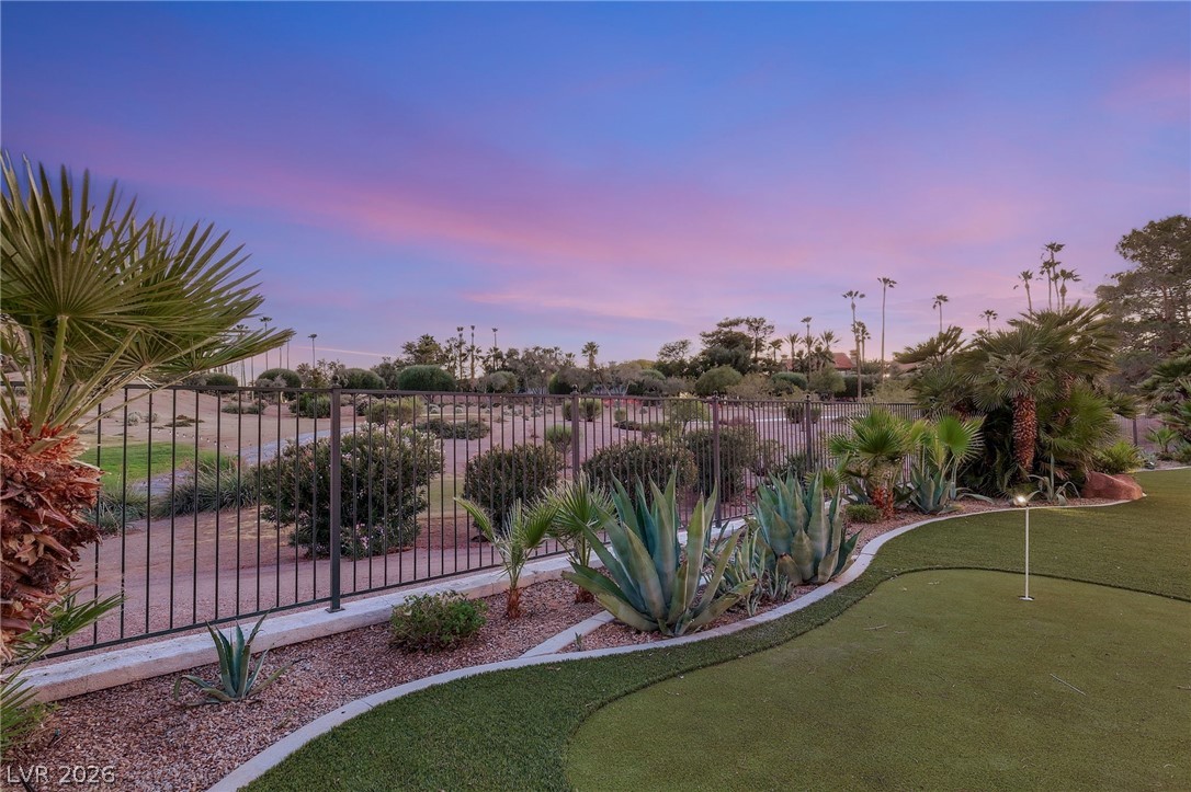 8633 Lakeridge Circle Las Vegas NV 89117