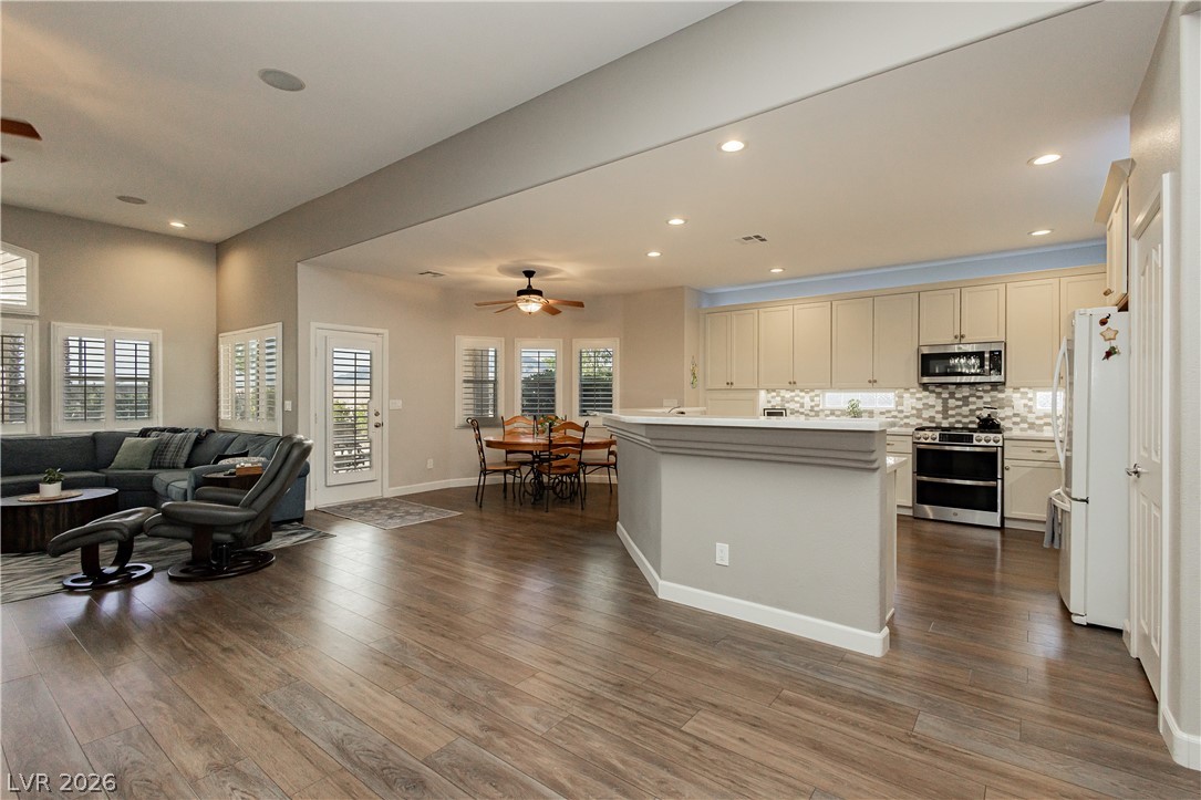 8932 Mannix Court Las Vegas NV 89143