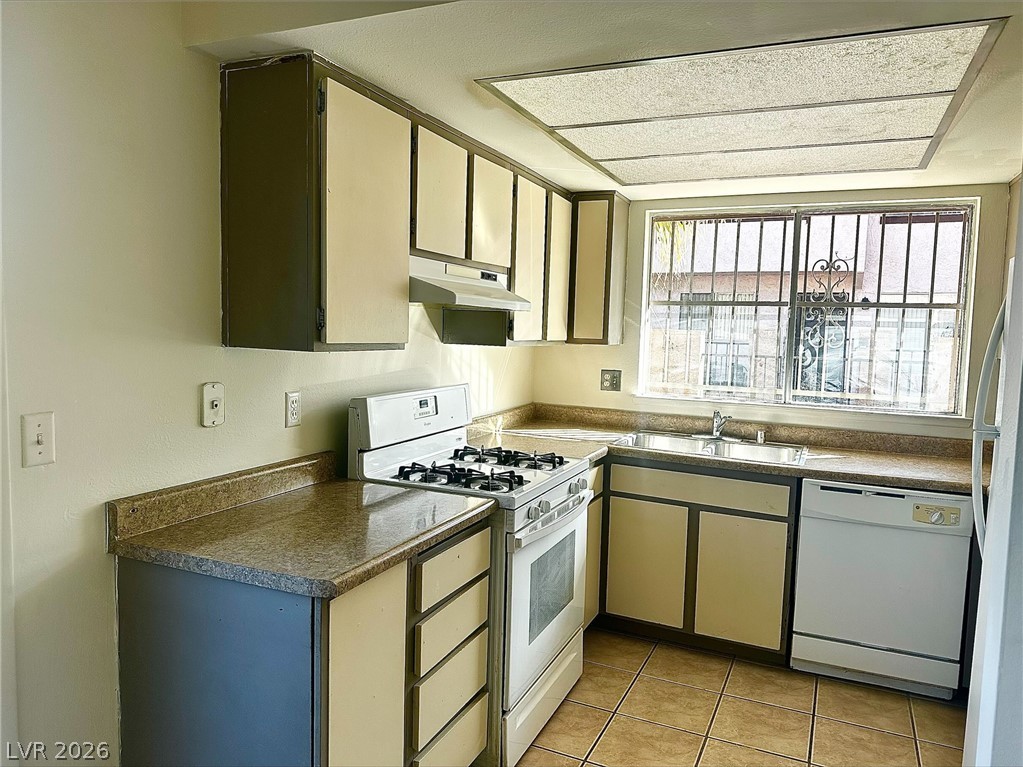 4338 Caliente Street 15 Las Vegas NV 89119