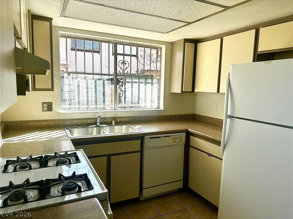 4338 Caliente Street 15 Las Vegas NV 89119