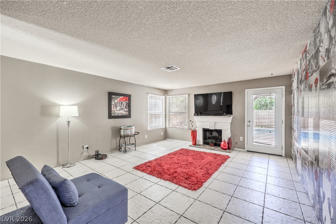 6633 Crosstimber Court Las Vegas NV 89108