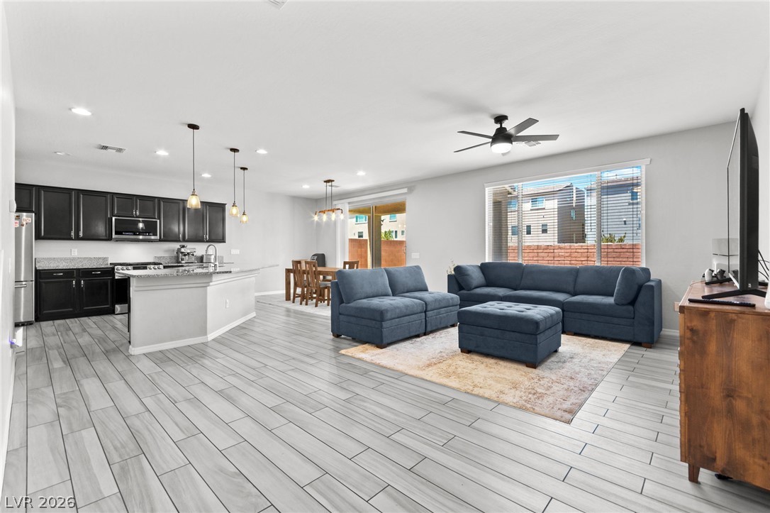 8106 Diggy Avenue Las Vegas NV 89113