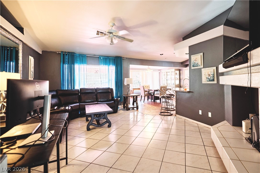 1423 Glassy Pond Avenue Las Vegas NV 89183