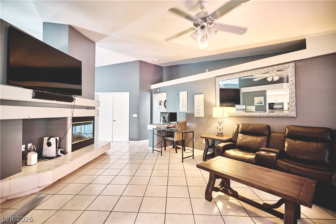 1423 Glassy Pond Avenue Las Vegas NV 89183