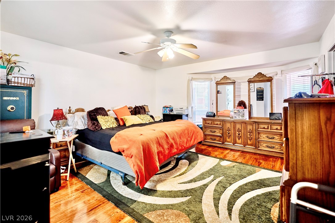 1423 Glassy Pond Avenue Las Vegas NV 89183