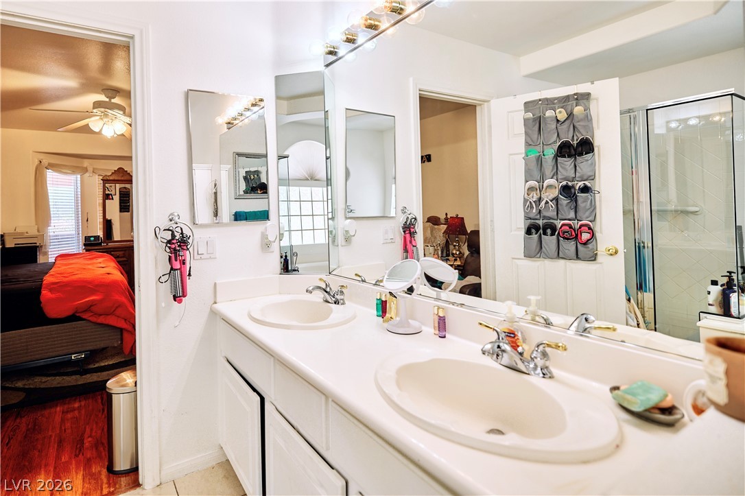 1423 Glassy Pond Avenue Las Vegas NV 89183
