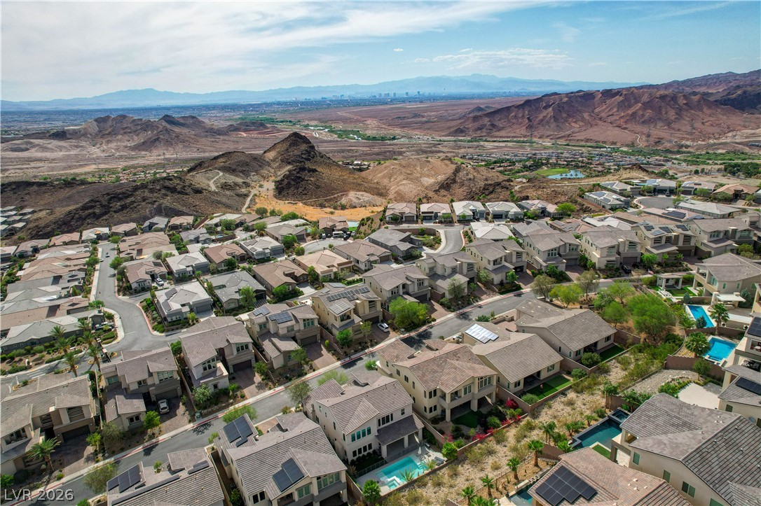 32 Vista Outlook Street Henderson NV 89011
