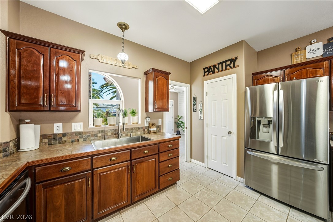 274 Doobie Avenue Las Vegas NV 89183