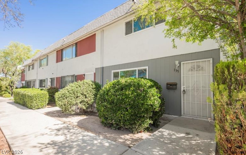 135 Greenbriar Townhouse Way Las Vegas NV 89121