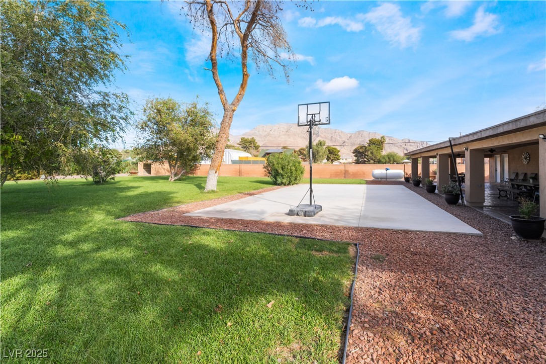 5976 Stewart Avenue Las Vegas NV 89110