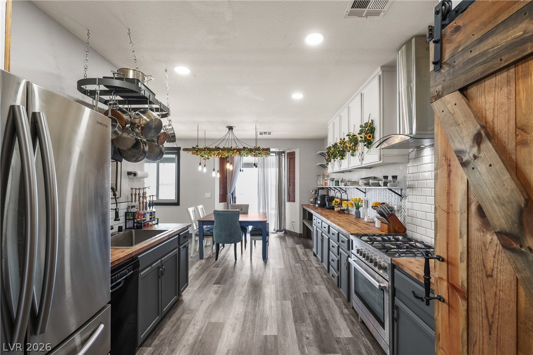 7066 Shimmering Avenue Henderson NV 89011