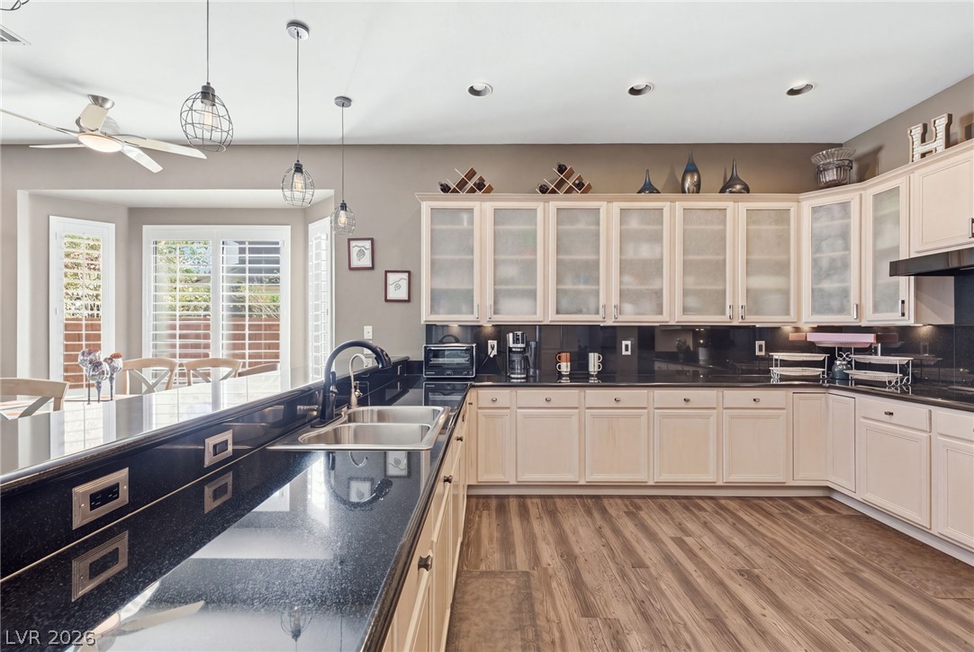 8052 Dark Hollow Place Las Vegas NV 89117