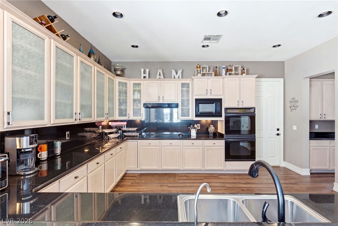 8052 Dark Hollow Place Las Vegas NV 89117