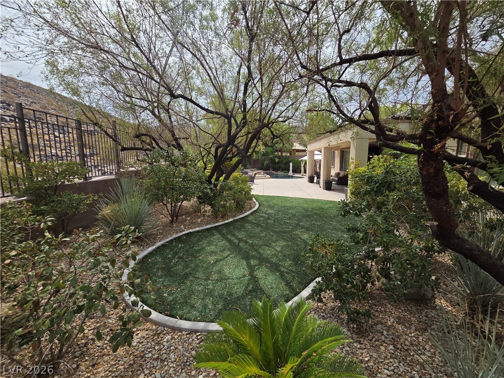 2104 Pont National Drive Henderson NV 89044