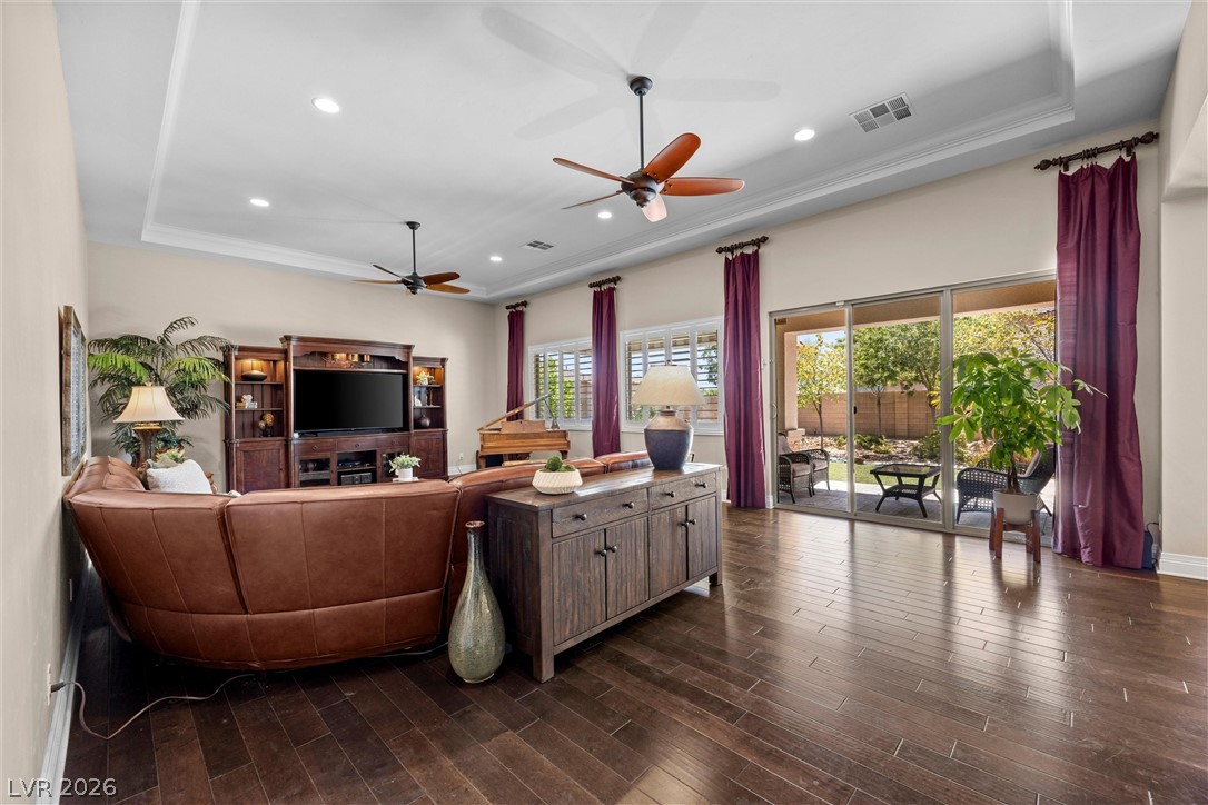 9843 Cathedral Pines Avenue Las Vegas NV 89149