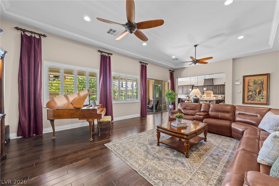 9843 Cathedral Pines Avenue Las Vegas NV 89149