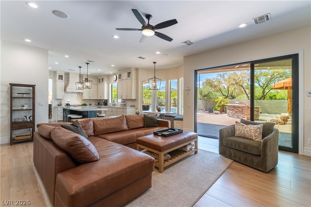 10100 Cresent Mesa Lane Las Vegas NV 89145