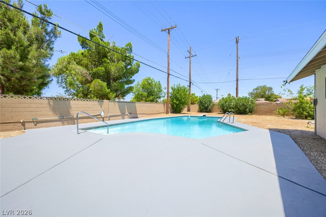 2024 Collins Avenue Las Vegas NV 89106