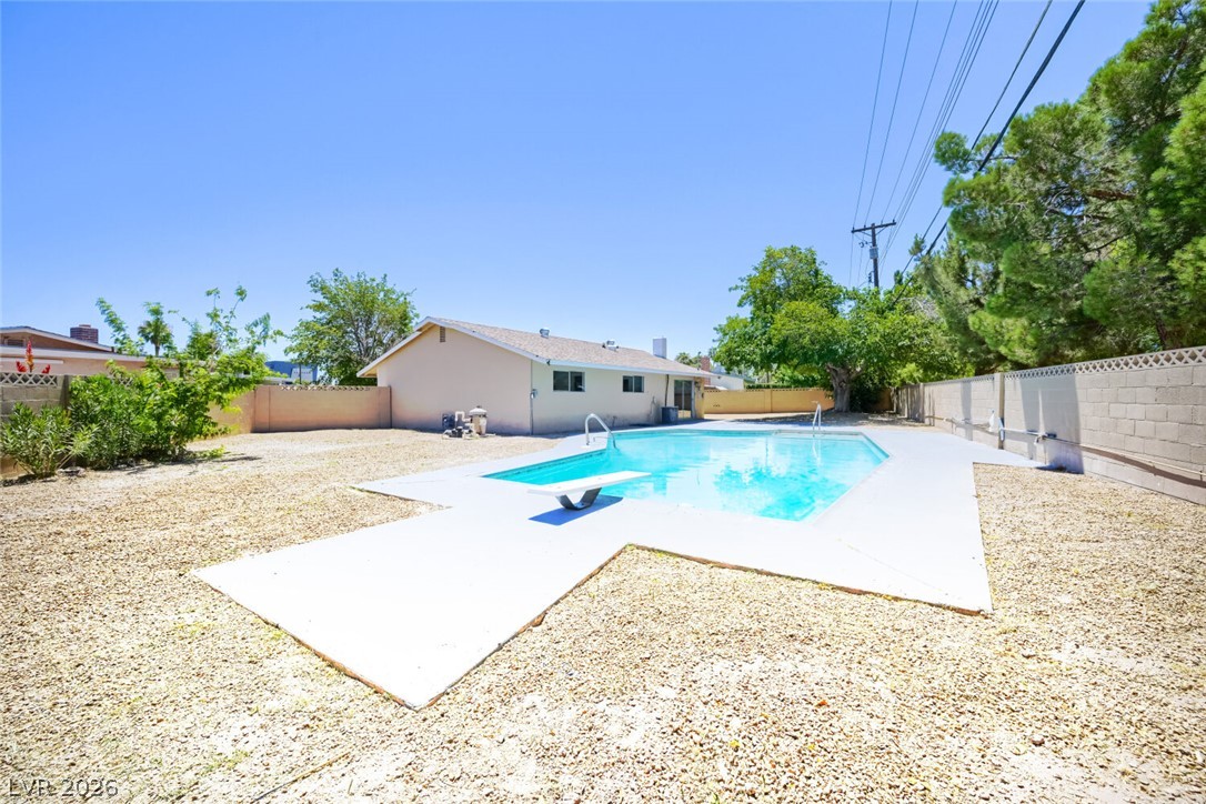 2024 Collins Avenue Las Vegas NV 89106